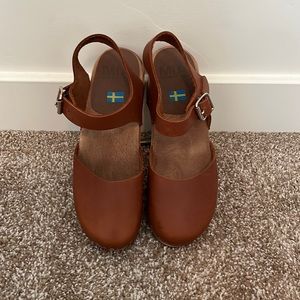 Mia strap sandal clogs